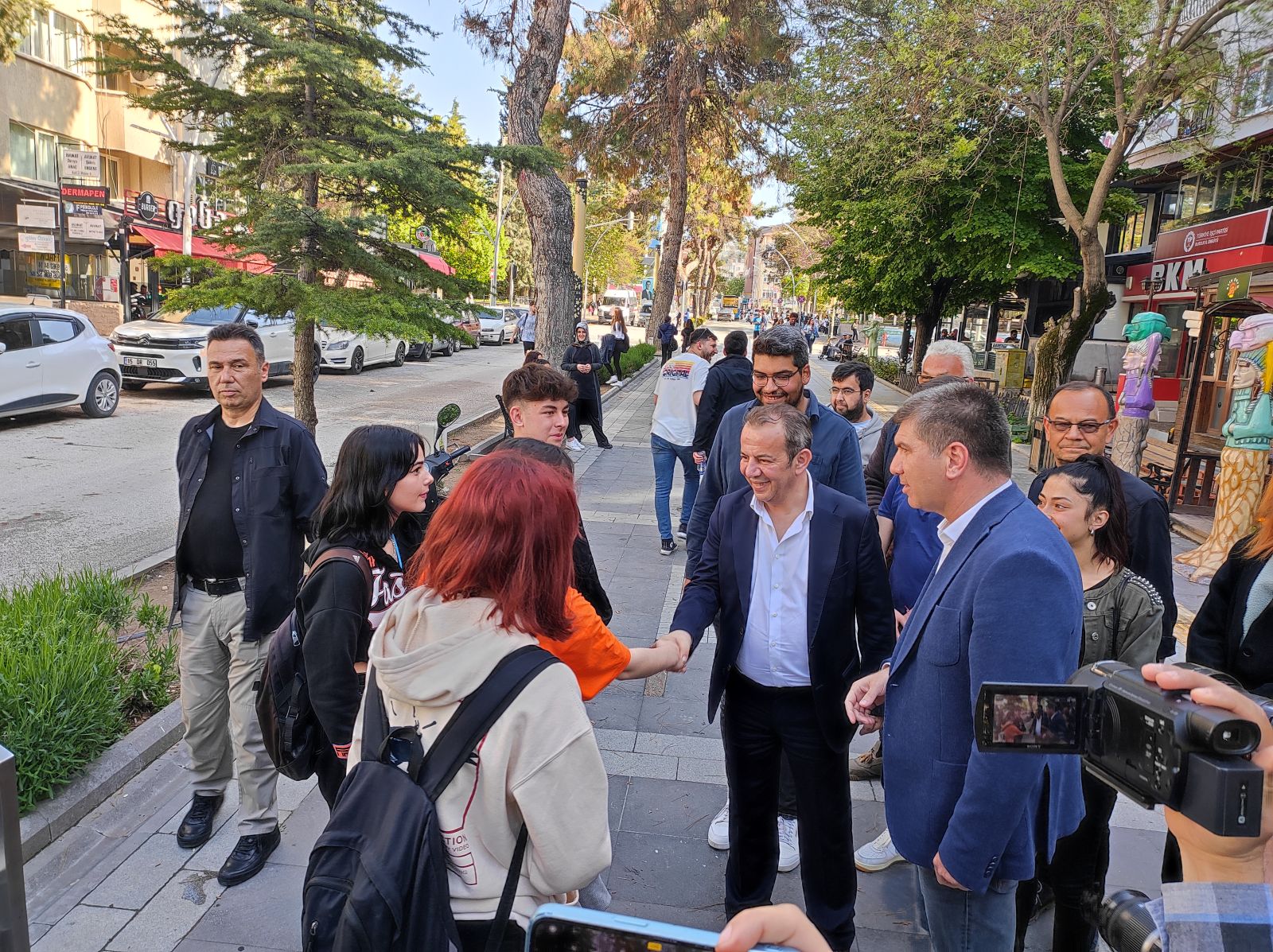 Birçok esnafı ziyaret eden başkanlar, esnafların sorunlarını dinleyerek çözüm önerileri sundular.