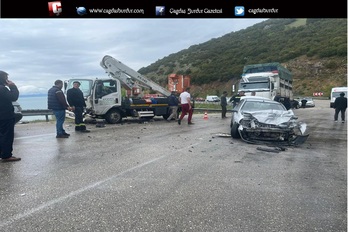 ISPARTA'DA KAMYONETLE OTOMOBİL ÇARPIŞTI, 4 KİŞİ YARALANDI