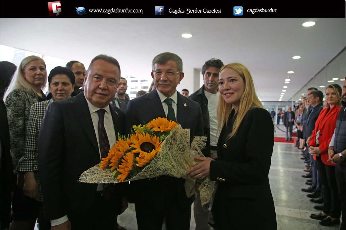 GELECEK PARTİSİ GENEL BAŞKANI DAVUTOĞLU, ANTALYA'DA ZİYARETLERDE BULUNDU: