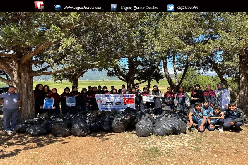 Antalya'da Öğrenciler Avlan Gölü'nde çevre temizliği yaptı