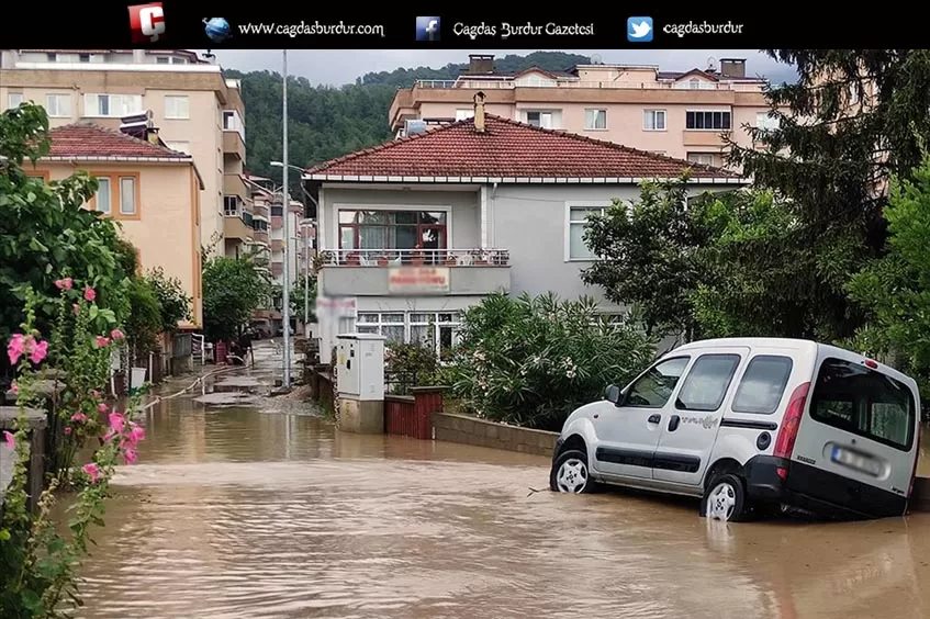 KASTAMONU'NUN CİDE İLÇESİNDE ŞİDDETLİ YAĞIŞ SU BASKINLARINA NEDEN OLDU