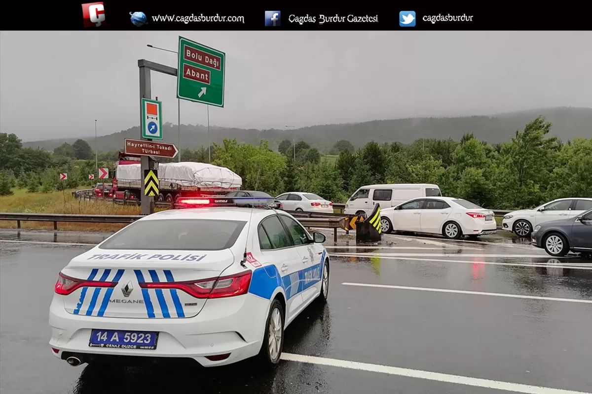 TEM OTOYOLU'NDA MEYDANA GELEN HEYELAN NEDENİYLE ANKARA-İSTANBUL YÖNÜ TRAFİĞE KAPATILDI