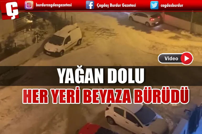 ANTALYA’DA YAĞAN DOLU İLE SOKAKLAR BEYAZA BÜRÜNDÜ 