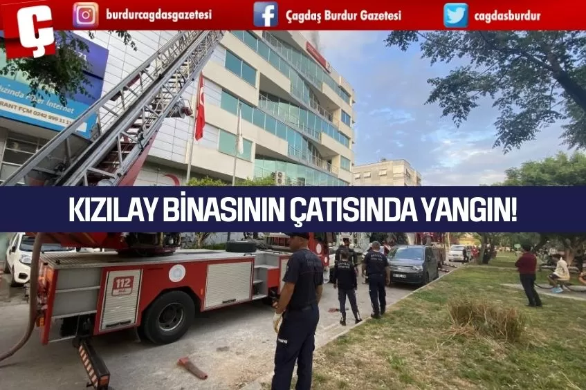 KIZILAY BİNASININ ÇATISINDA YANGIN