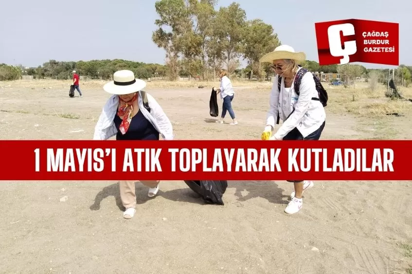 ANTALYA'DA YAŞAYAN KAZAKLAR, 1 MAYIS'I ATIK TOPLAYARAK KUTLADI