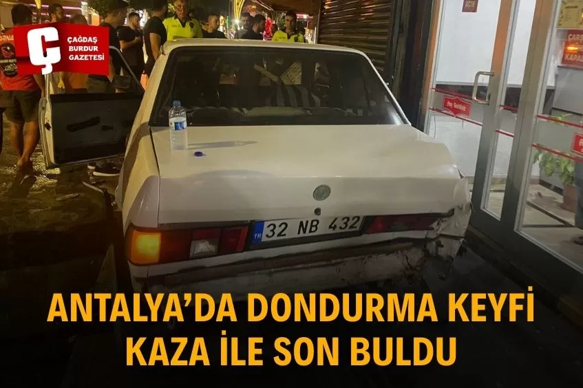 ANTALYA’DA KAMYONET ÇARPTI, OTOMOBİL İŞYERİNE UÇTU